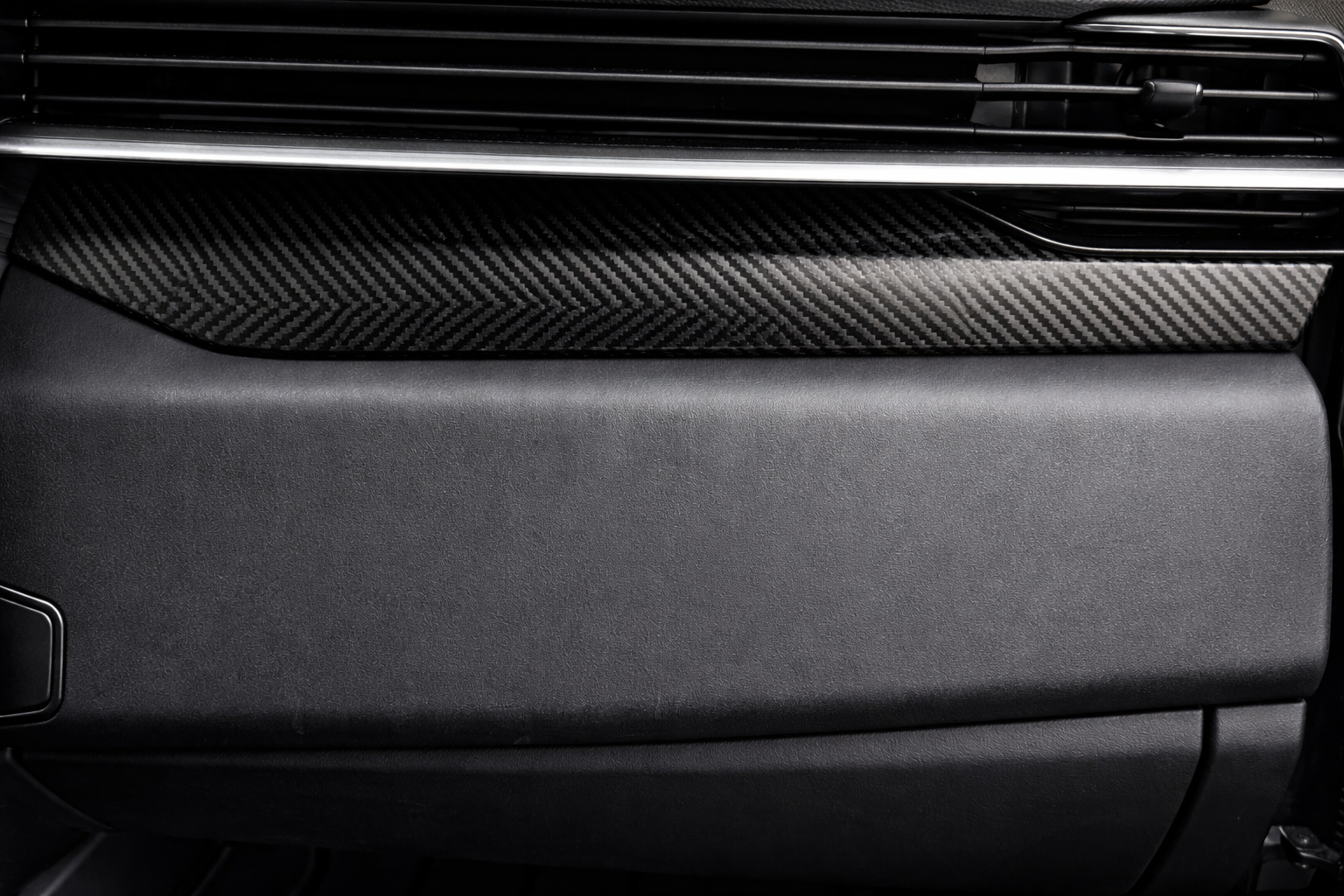 Deurhendel-zone met strakke uitsparing na interieurwrap Lynk & Co 2022